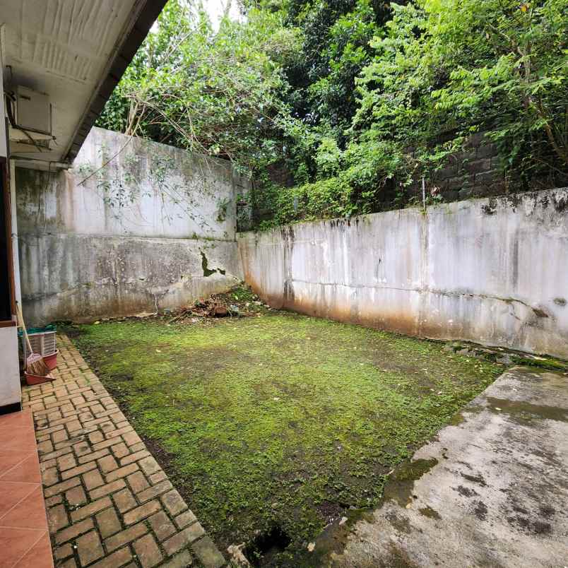dijual rumah ngesrep