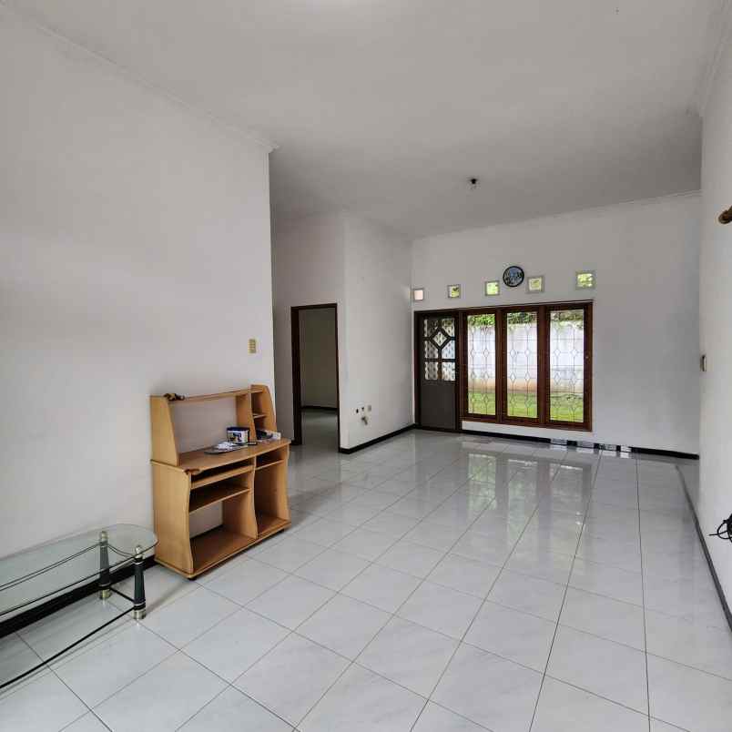 dijual rumah ngesrep