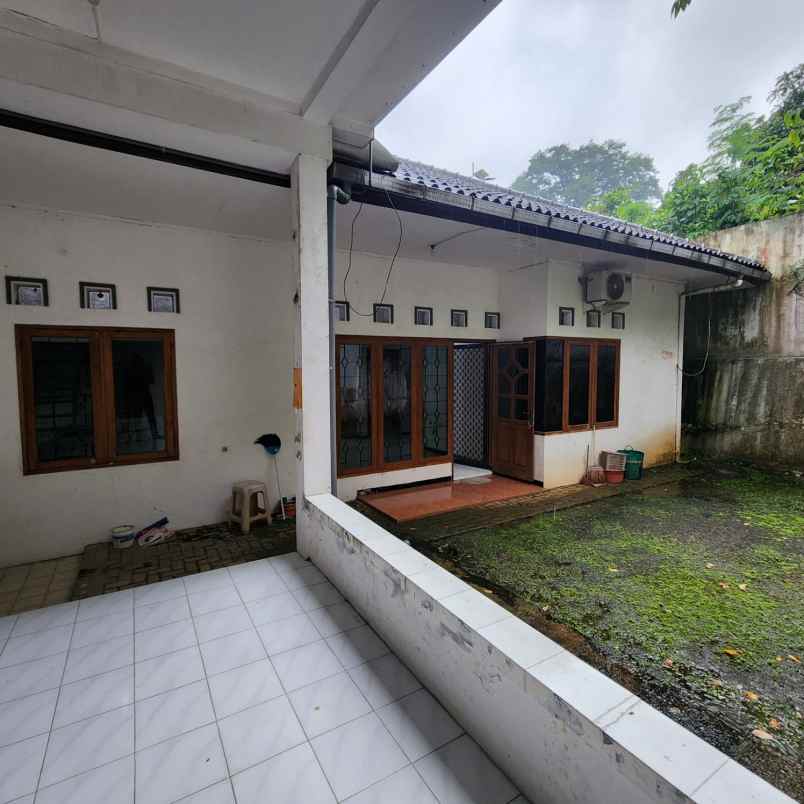 dijual rumah ngesrep