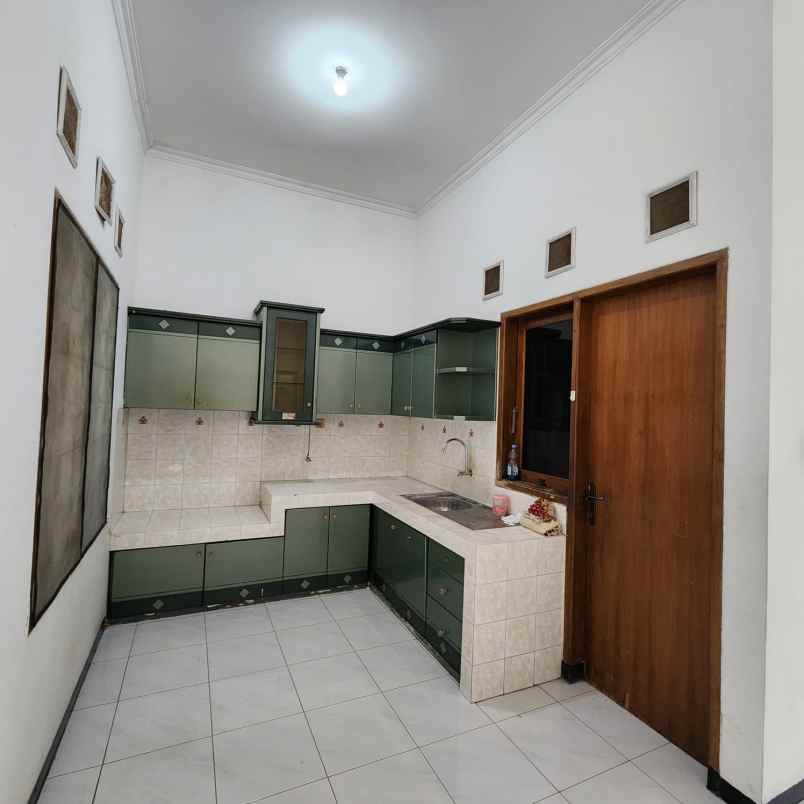 dijual rumah ngesrep