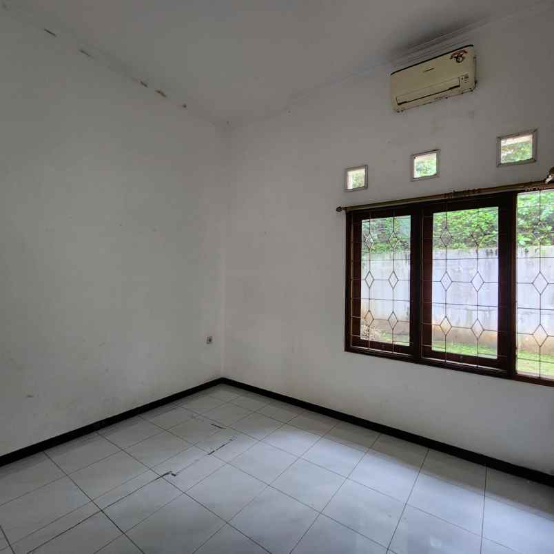 dijual rumah ngesrep