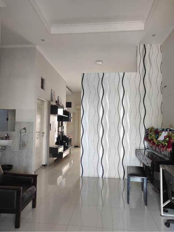 dijual rumah nirwana eksekutif