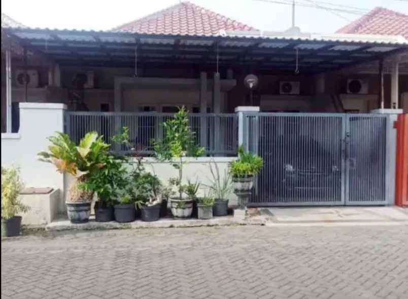 dijual rumah nirwana eksekutif regency