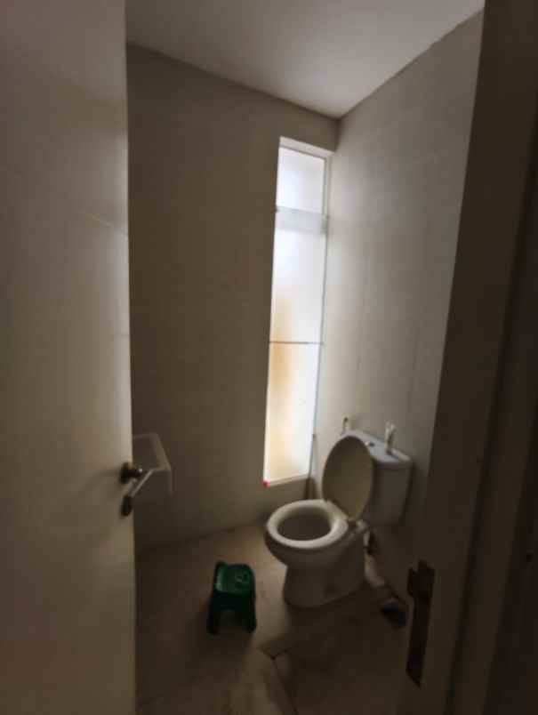 dijual rumah northwest lake