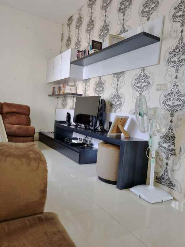 dijual rumah padurenan