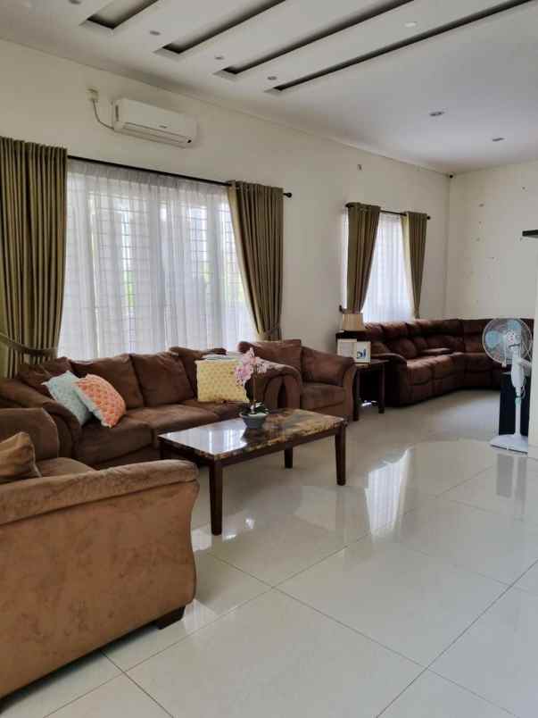 dijual rumah padurenan