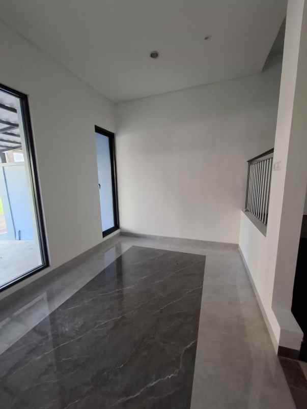 dijual rumah pakuwon city