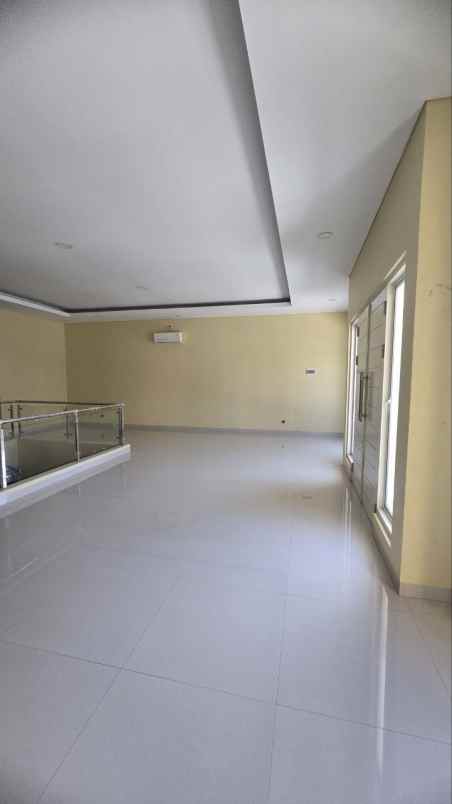 dijual rumah pakuwon city