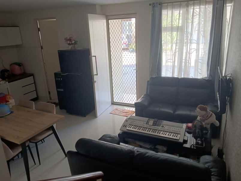 dijual rumah pakuwon city grand island