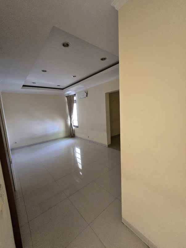 dijual rumah panunggangan barat