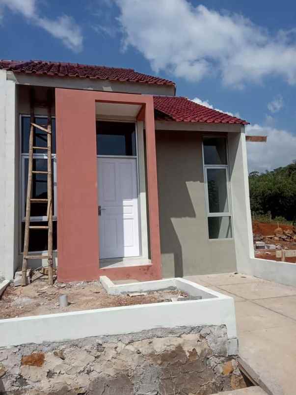 dijual rumah parakan saat