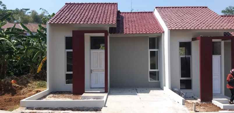 dijual rumah parakan saat