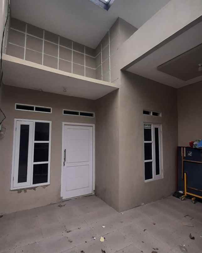 dijual rumah perum villa gading harapan