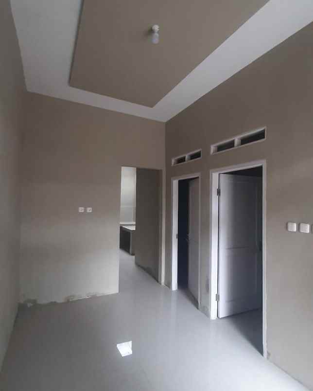 dijual rumah perum villa gading harapan