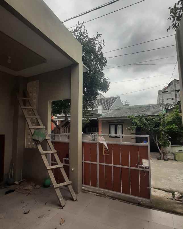 dijual rumah perum villa gading harapan