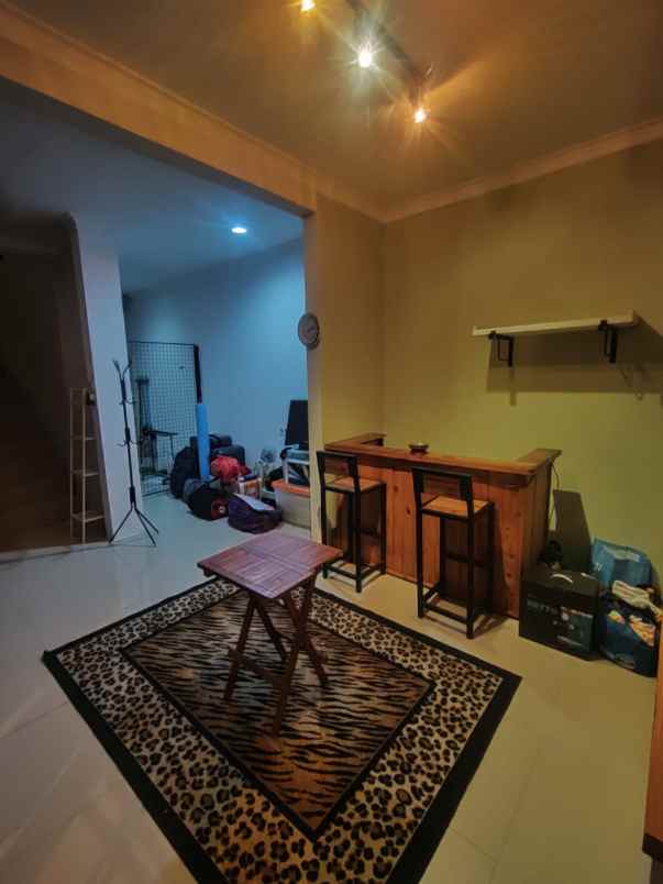dijual rumah perumahan grand wisata