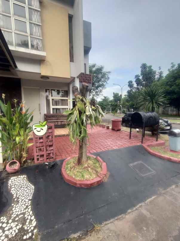 dijual rumah perumahan grand wisata