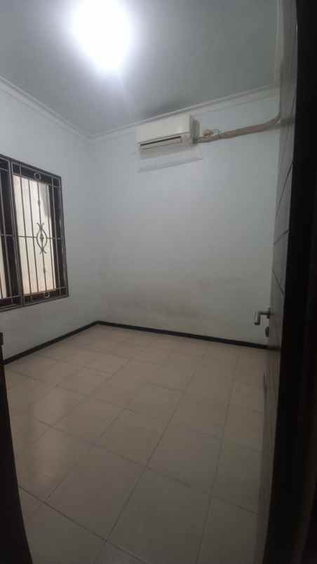 dijual rumah perumahan royal ketintang