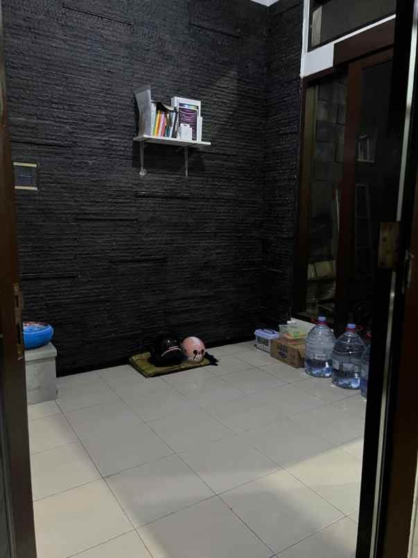 dijual rumah perumahan royal ketintang