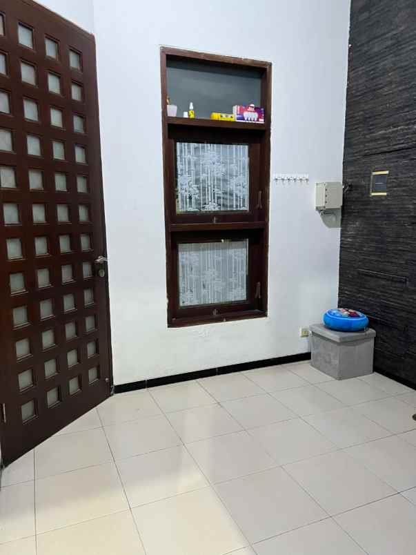 dijual rumah perumahan royal ketintang