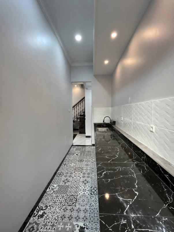 dijual rumah perumahan taman anyelir