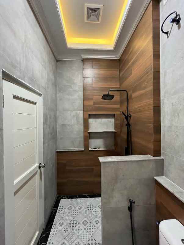 dijual rumah perumahan taman anyelir