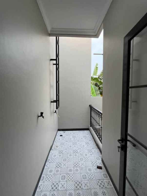 dijual rumah perumahan taman anyelir