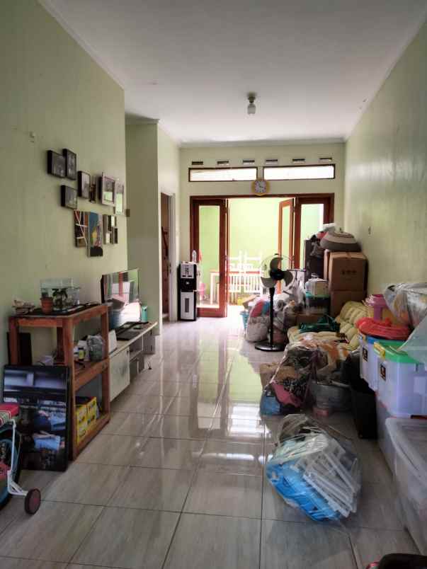 dijual rumah plumbon