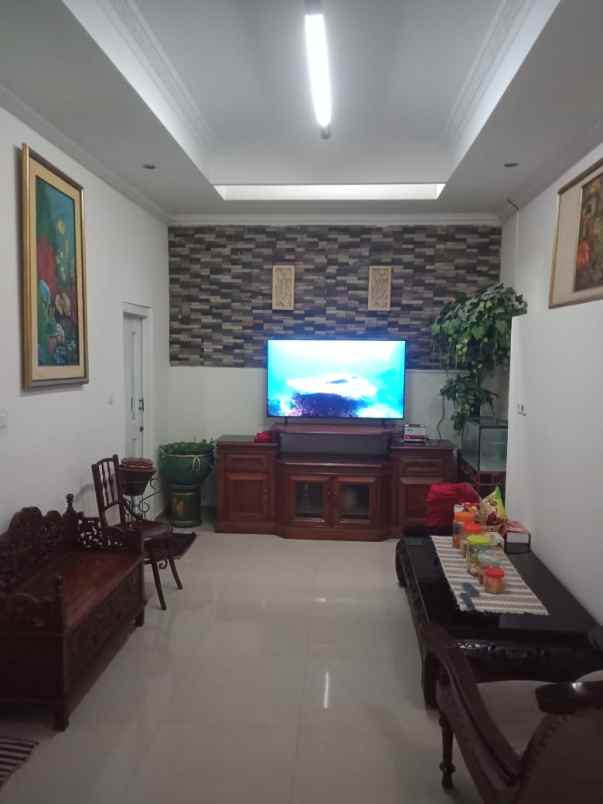 dijual rumah pondok gede