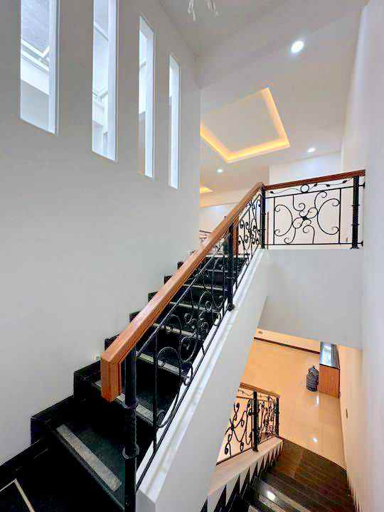 dijual rumah pondok indah