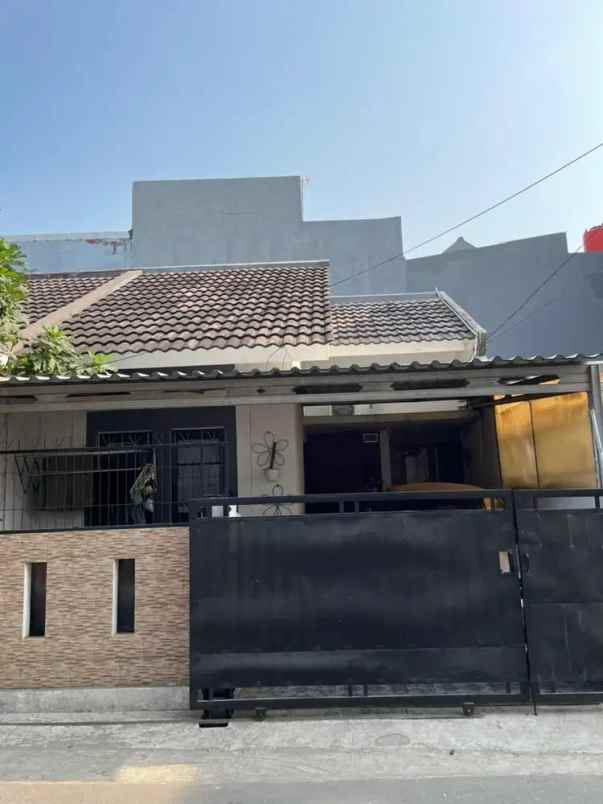 dijual rumah pondok kacang barat