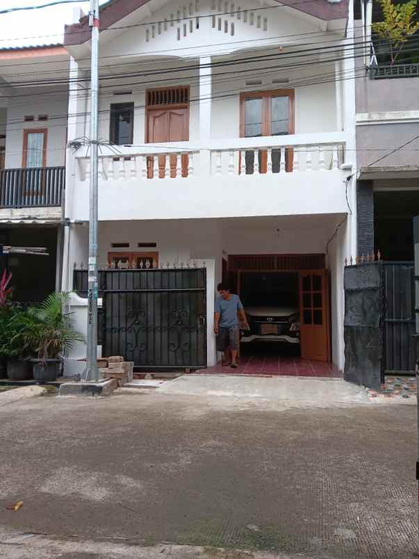 dijual rumah pondok kacang timur