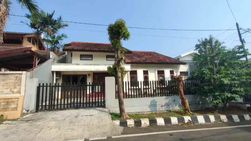 dijual rumah pondok kelapa
