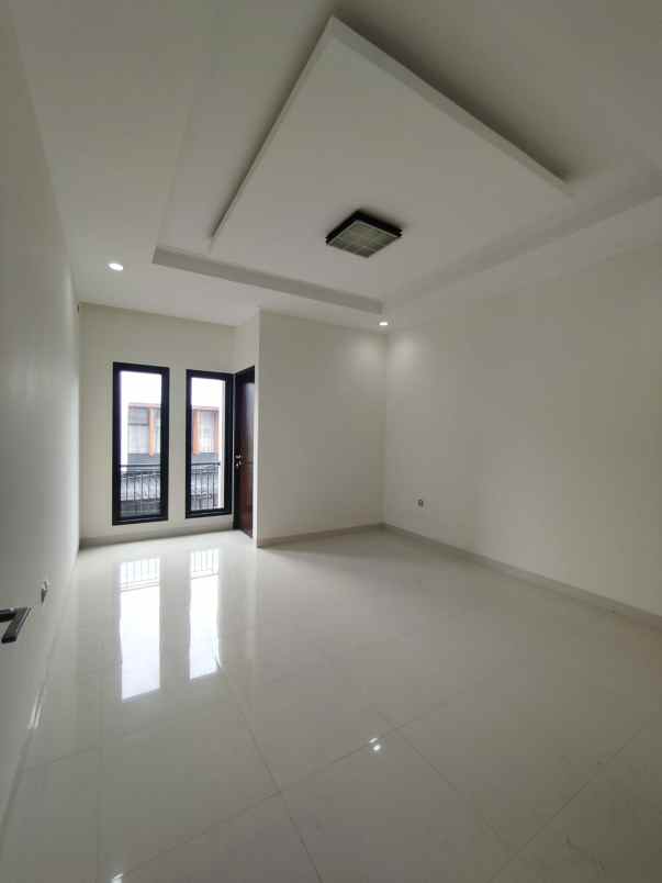 dijual rumah pondok kelapa