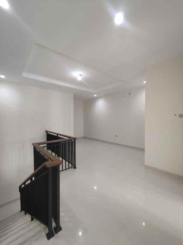 dijual rumah pondok kelapa