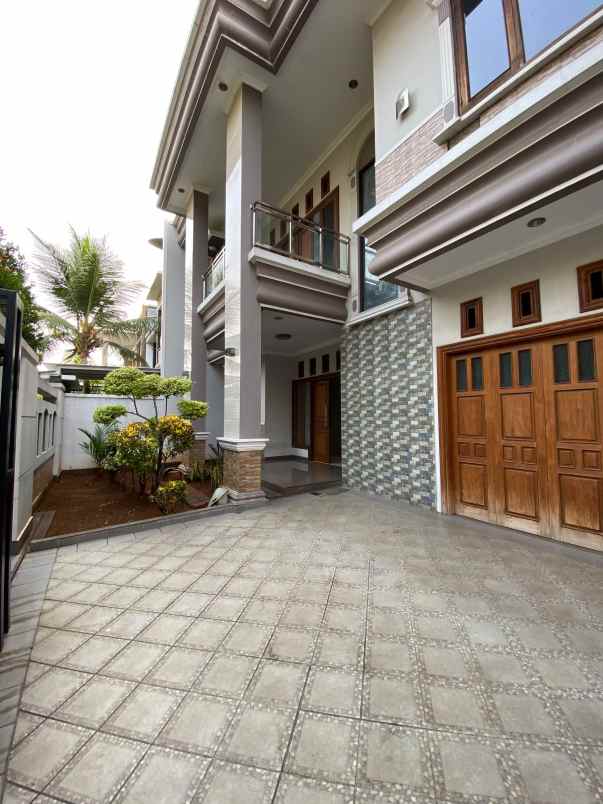 dijual rumah pondok kelapa