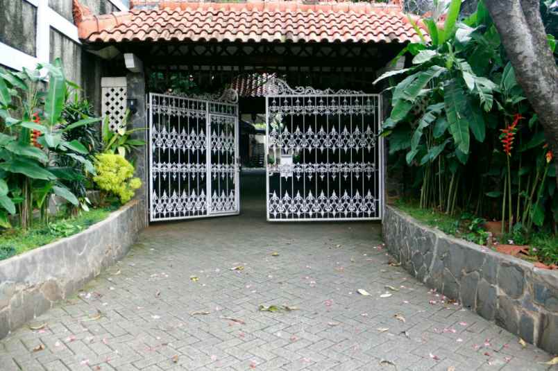 dijual rumah pondok labu