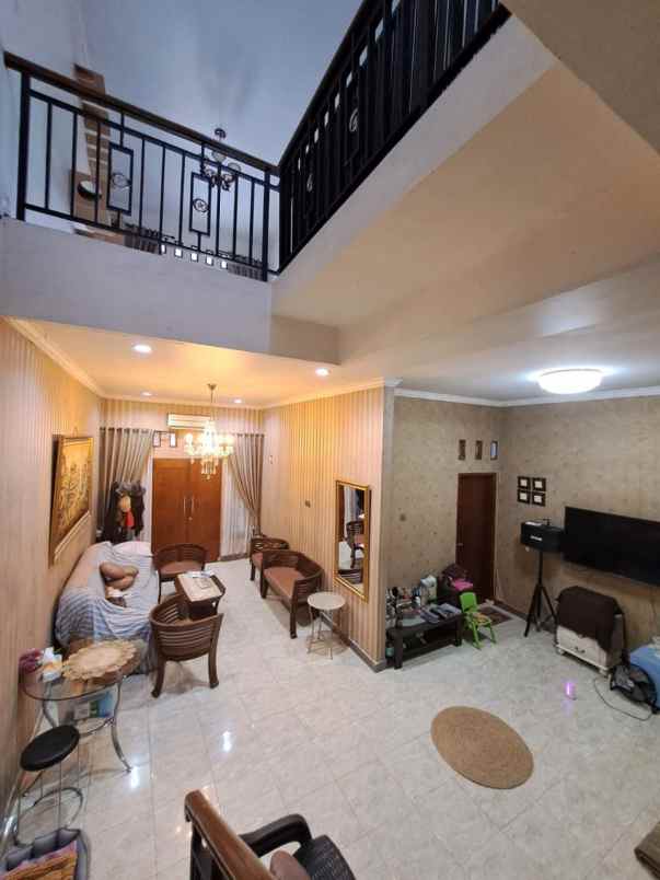 dijual rumah pondok timur indah