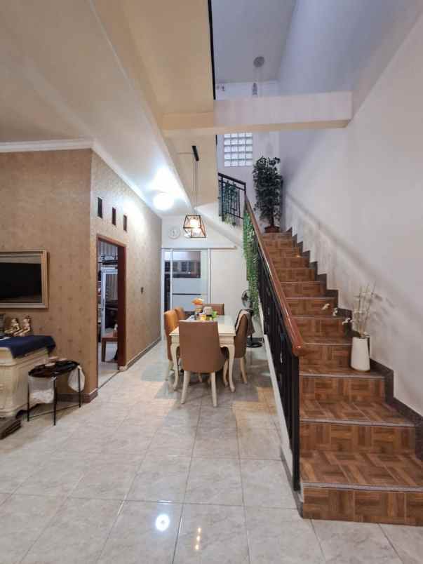 dijual rumah pondok timur indah