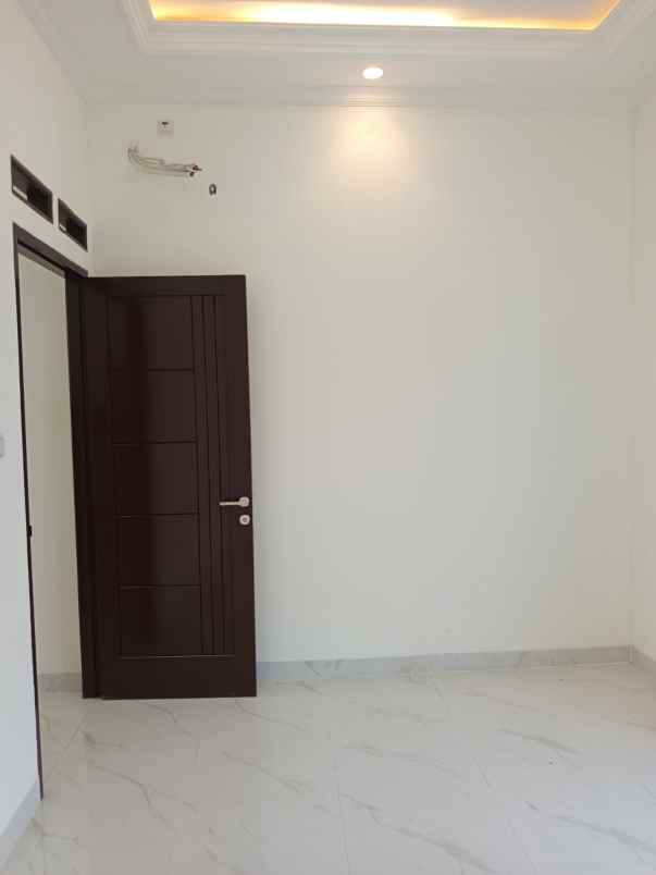 dijual rumah poris cipondoh
