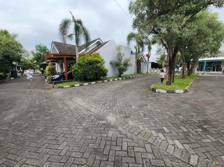 dijual rumah potorono