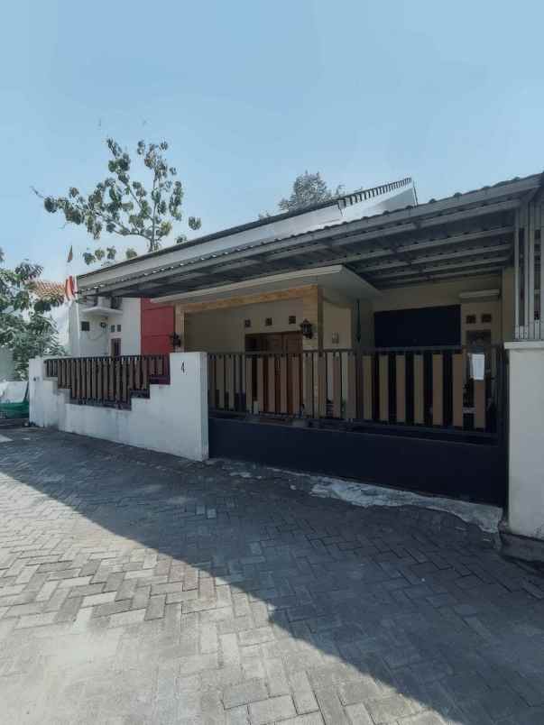 dijual rumah purwomartani
