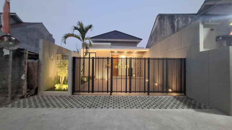 dijual rumah purwomartani kalasan