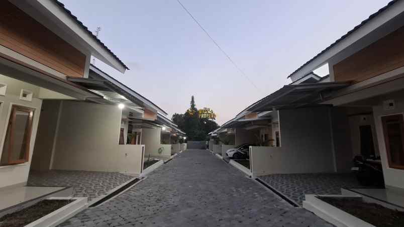 dijual rumah purwomartani kalasan