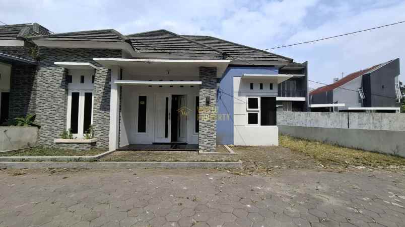 dijual rumah purwomartani kalasan