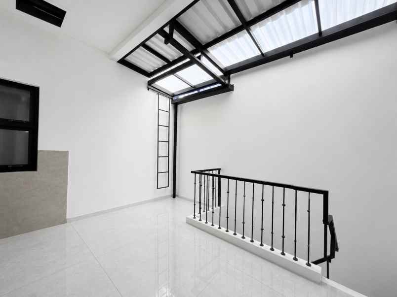 dijual rumah puspita loka