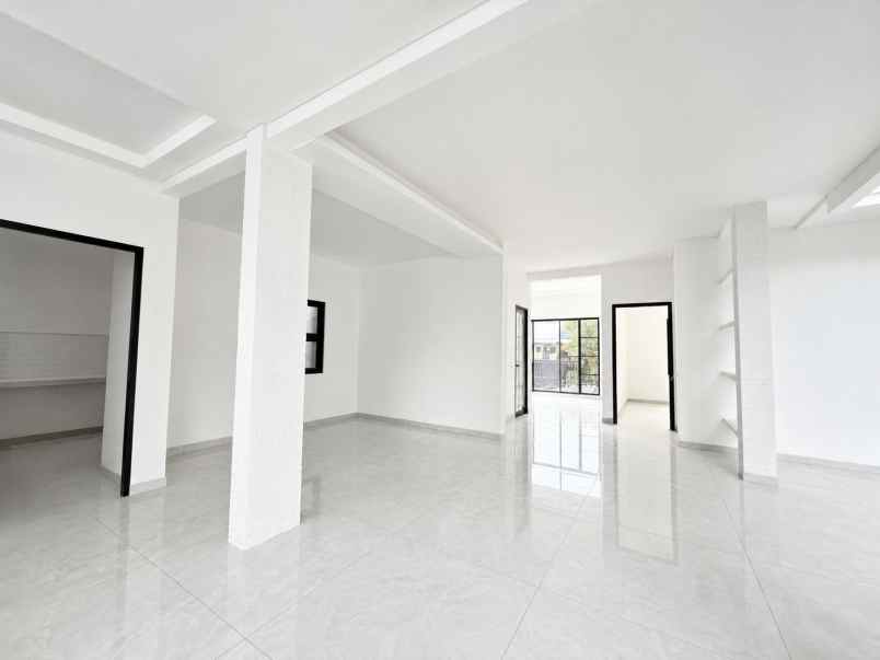 dijual rumah puspita loka