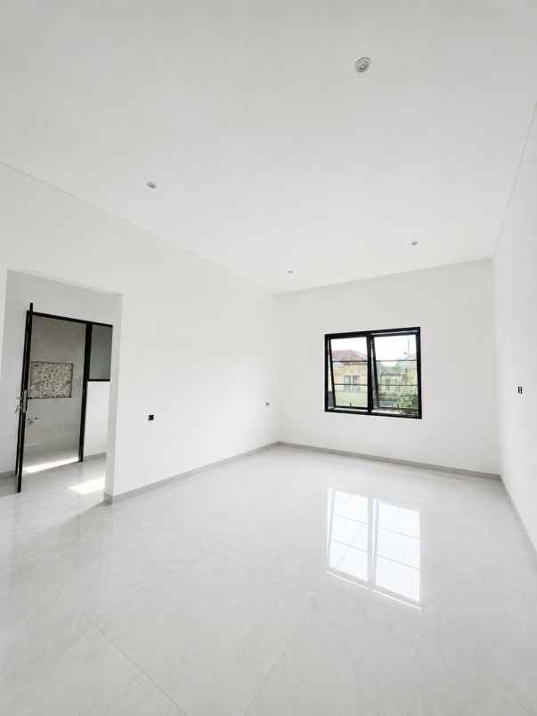dijual rumah puspita loka