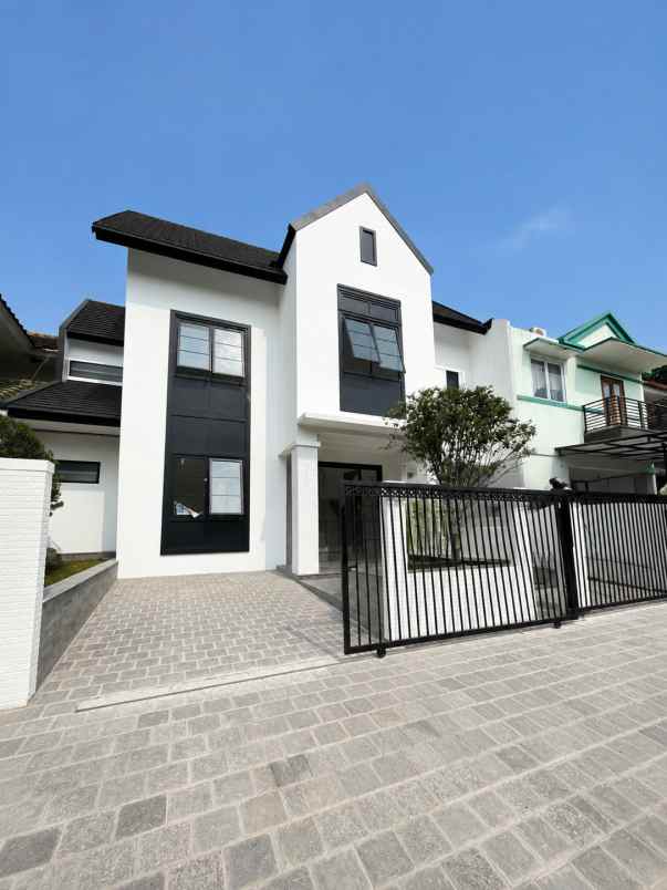 dijual rumah puspita loka