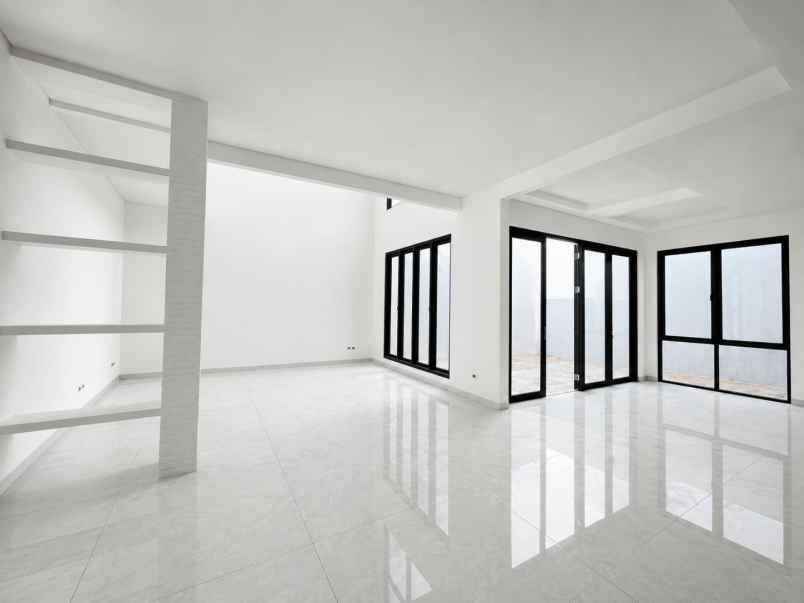 dijual rumah puspita loka
